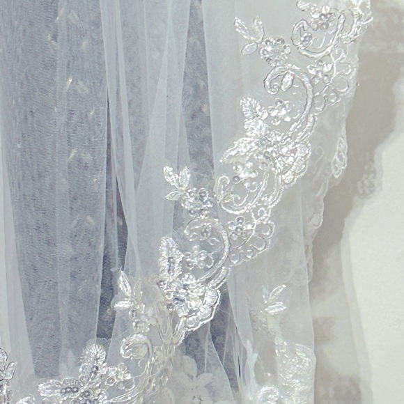 💕White Bridal Wedding Veil with Sequins and Beads. - Picture 2 of 8